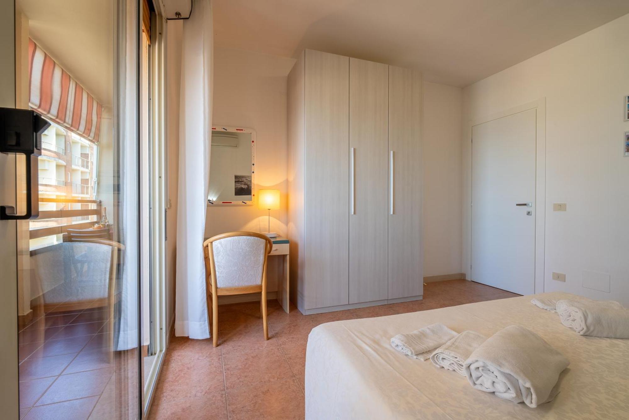 Residence La Rosa Di Nettuno Marina di Grosseto Exteriör bild